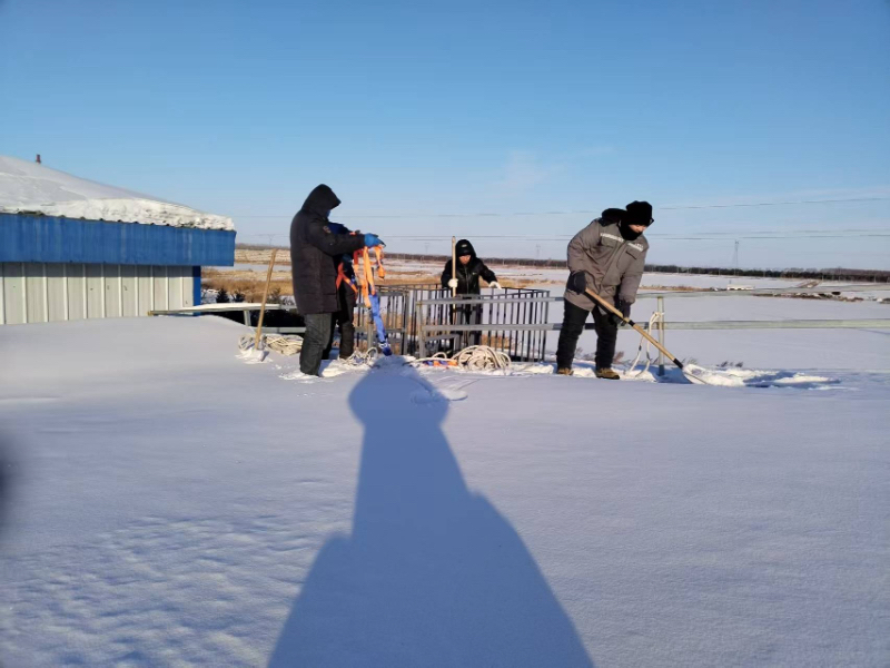 1768263913786877.jpg 大棚清雪.jpg