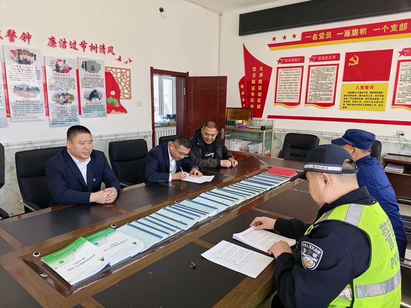 1775002585552497.jpg 安全教育宣传照片_副本.jpg